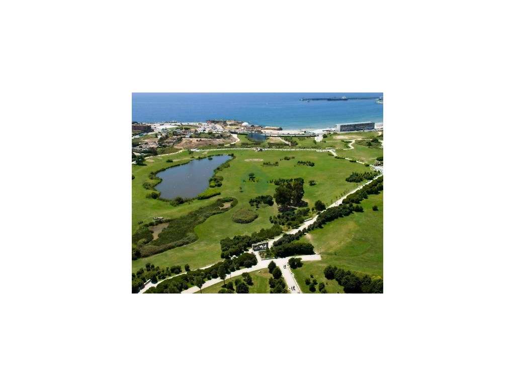 Conforto e Localização: T0 Pronto a Habitar Perto da Praia e Metro-16