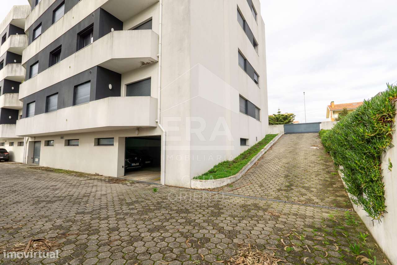 Apartamento T2 moderno com garagem em Grijó-27