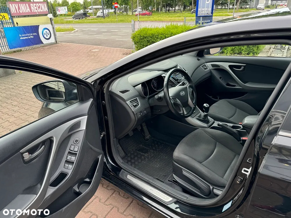 Hyundai Elantra 1.6 Comfort - 8