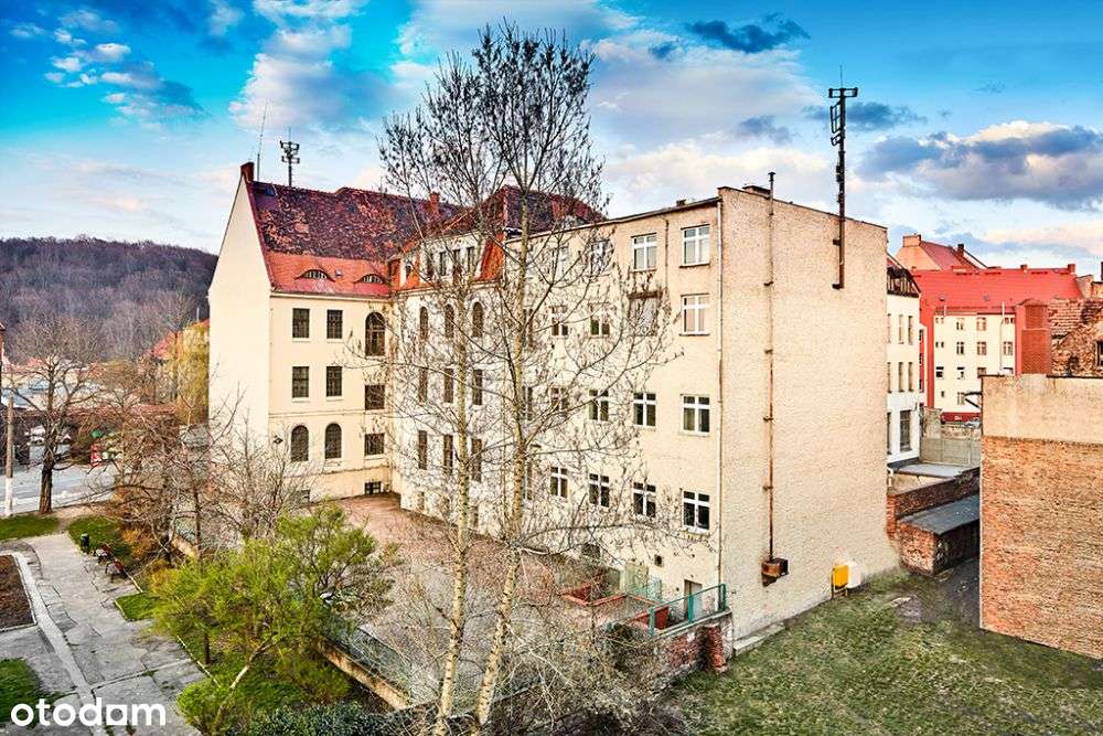 Piękna historyczna kamienica pusta w centrum Wałbrzycha pod MW - Pełny obrazek: 4/7