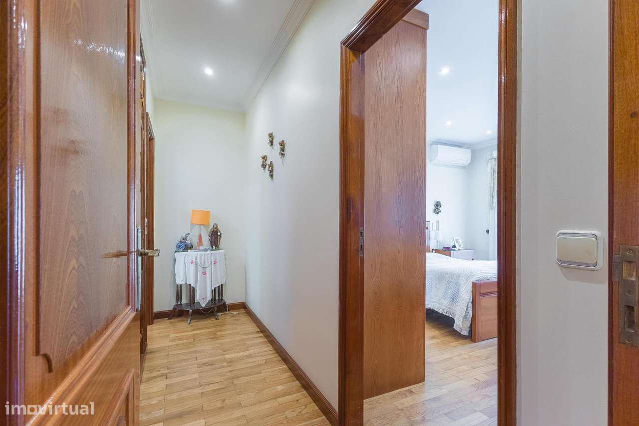 Moradia T4 exclusiva | Piscina| Zona Agrícola | Junto à Praia-15