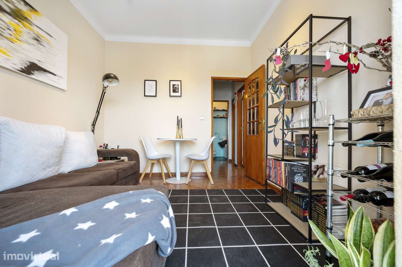 Apartamento T3 Transformado em T2 com Vista sobre o Rio Tejo-23