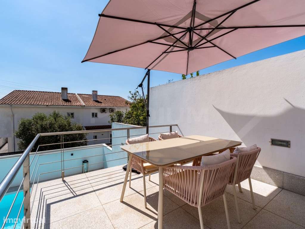 Moradia T4 piscina junto ao Parque dos Maninhos-13