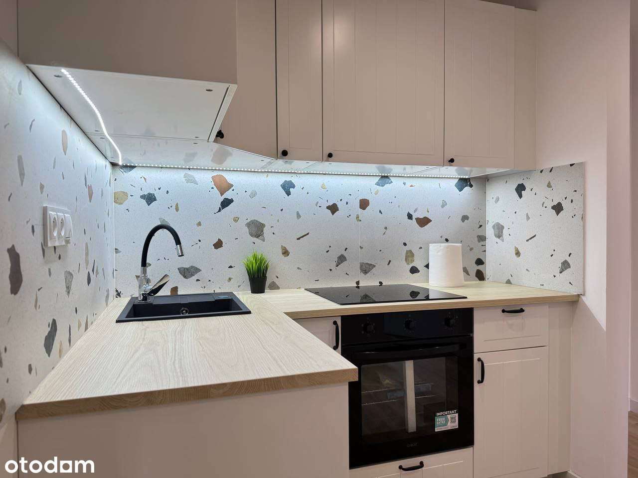 2-pokojowe mieszkanie - po remoncie - obok Sky Tower - PL,UA,RU,ENG-6