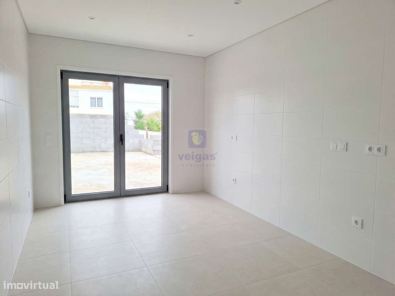 Apartamento T3 em construção, com garagem para 2 carros e elevador, si-19