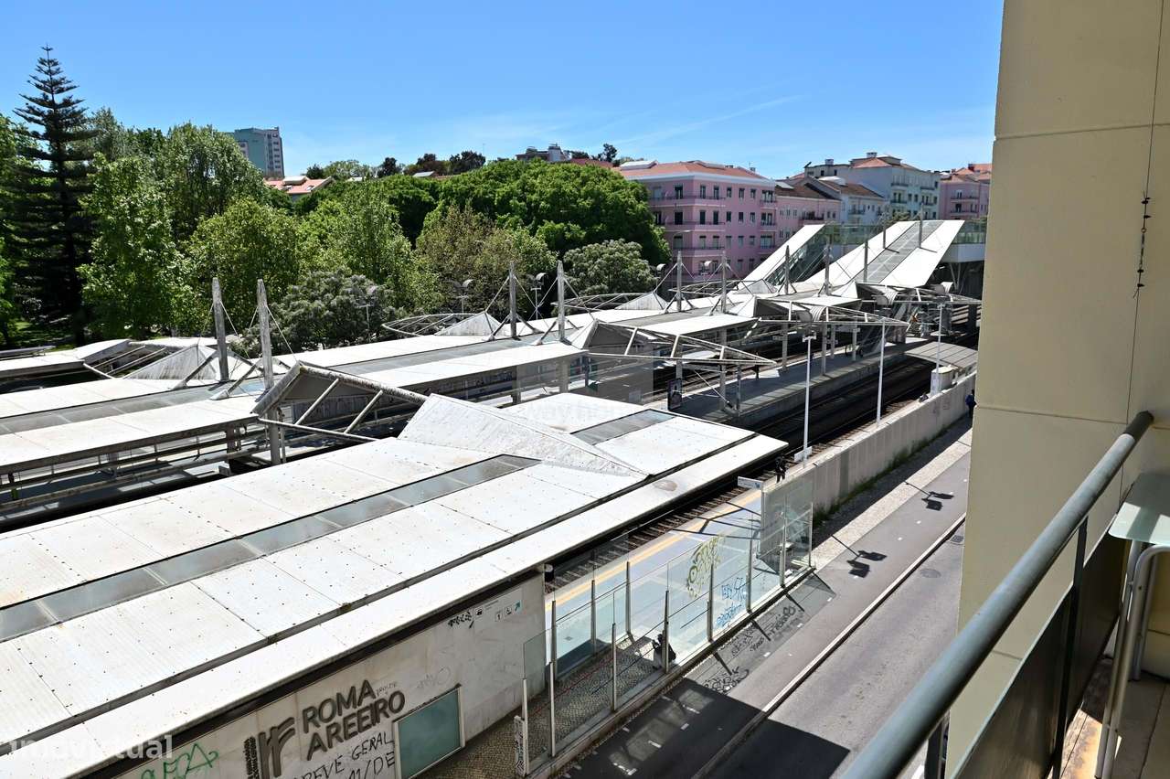 Apartamento T2 | Para remodelação | Alvalade-14