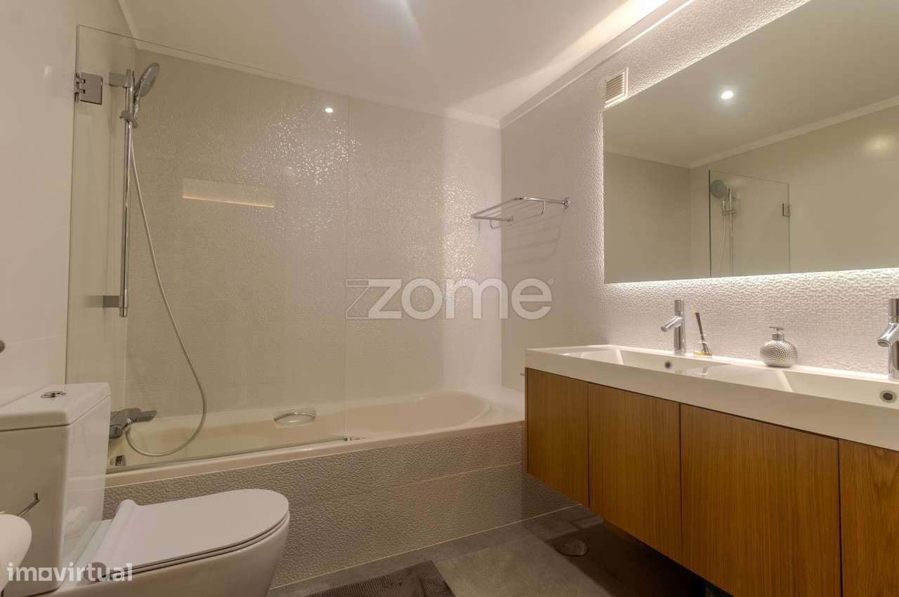 Moradia T4 Piscina e Vista Rio na Encosta do Douro-28