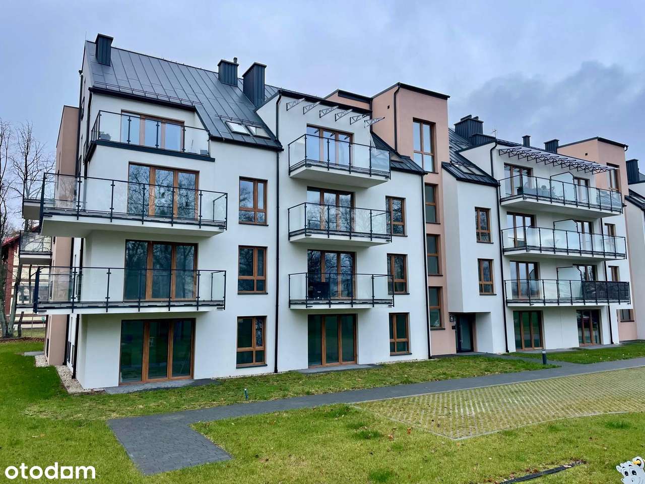 Nowa kawalerka z miejscem postojowym i komórką lokatorską-0