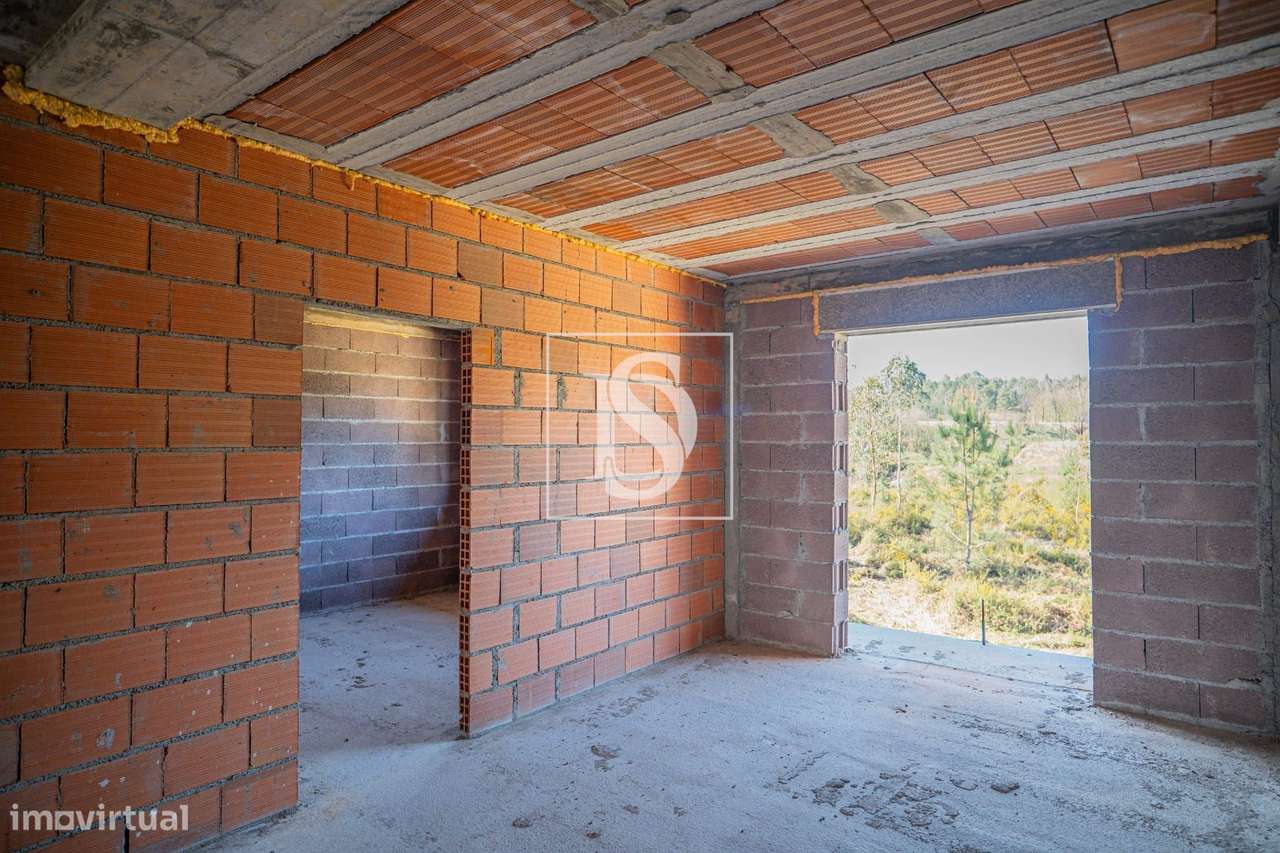 Moradia T3 por terminar | Elevado potencial de investimento-13