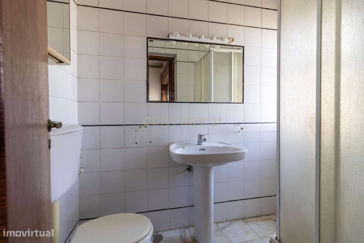 Miraflores | Luz, Espaço e Vistas Desafogadas para Criar uma Casa Únic-12