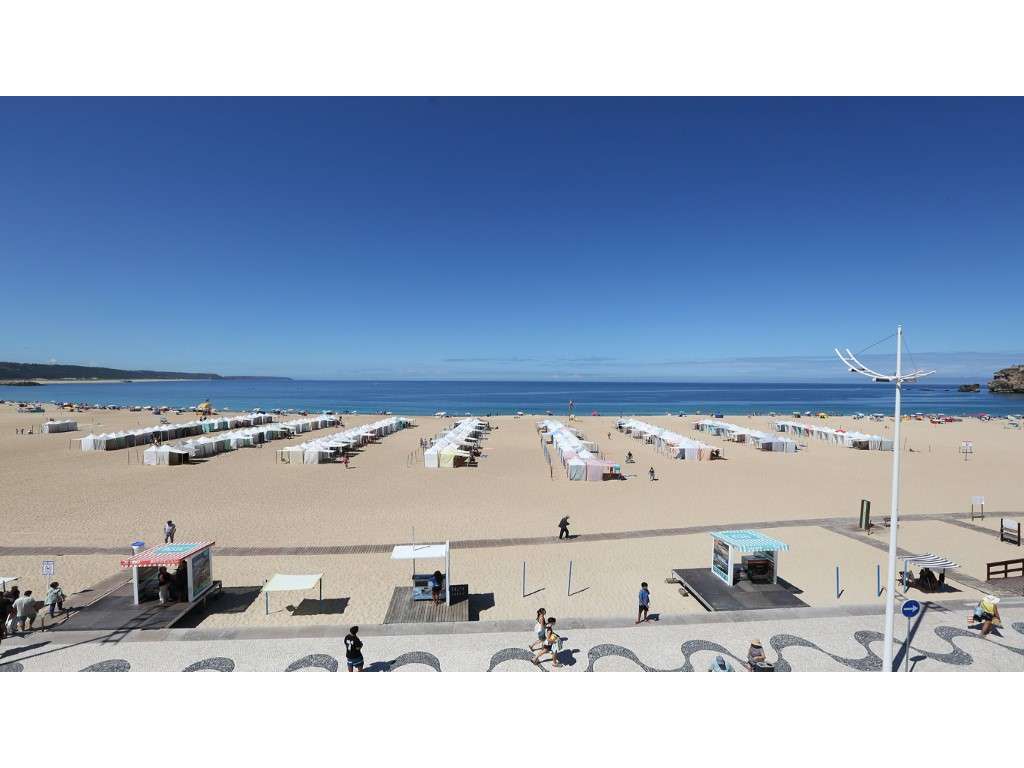 Apartamento T1 + Sotão em Primeira Linha de Mar na Nazaré-22