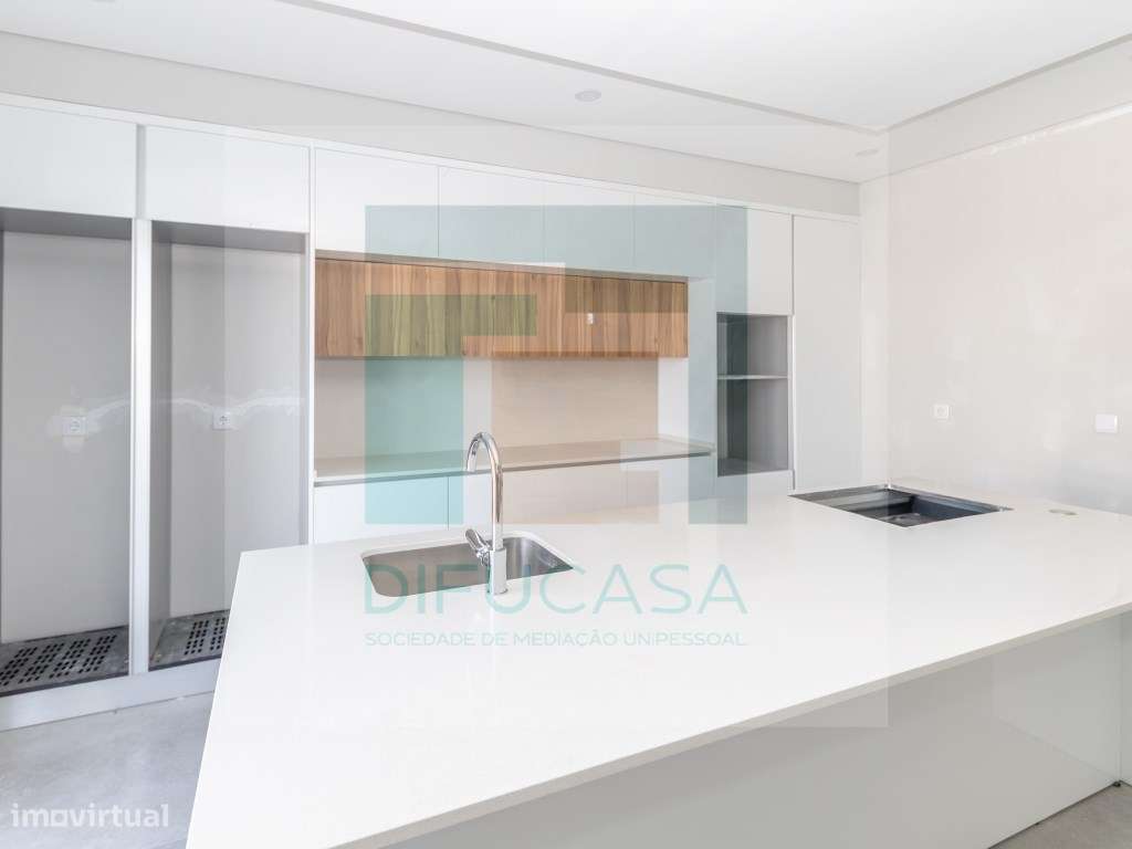 Moradia Isolada T4 Duplex com Piscina e Garagem-13