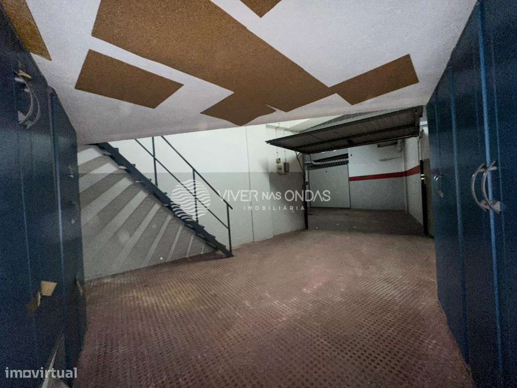 Garagem com Mezzanine a 2min do Mar - Grande imagem: 5/12