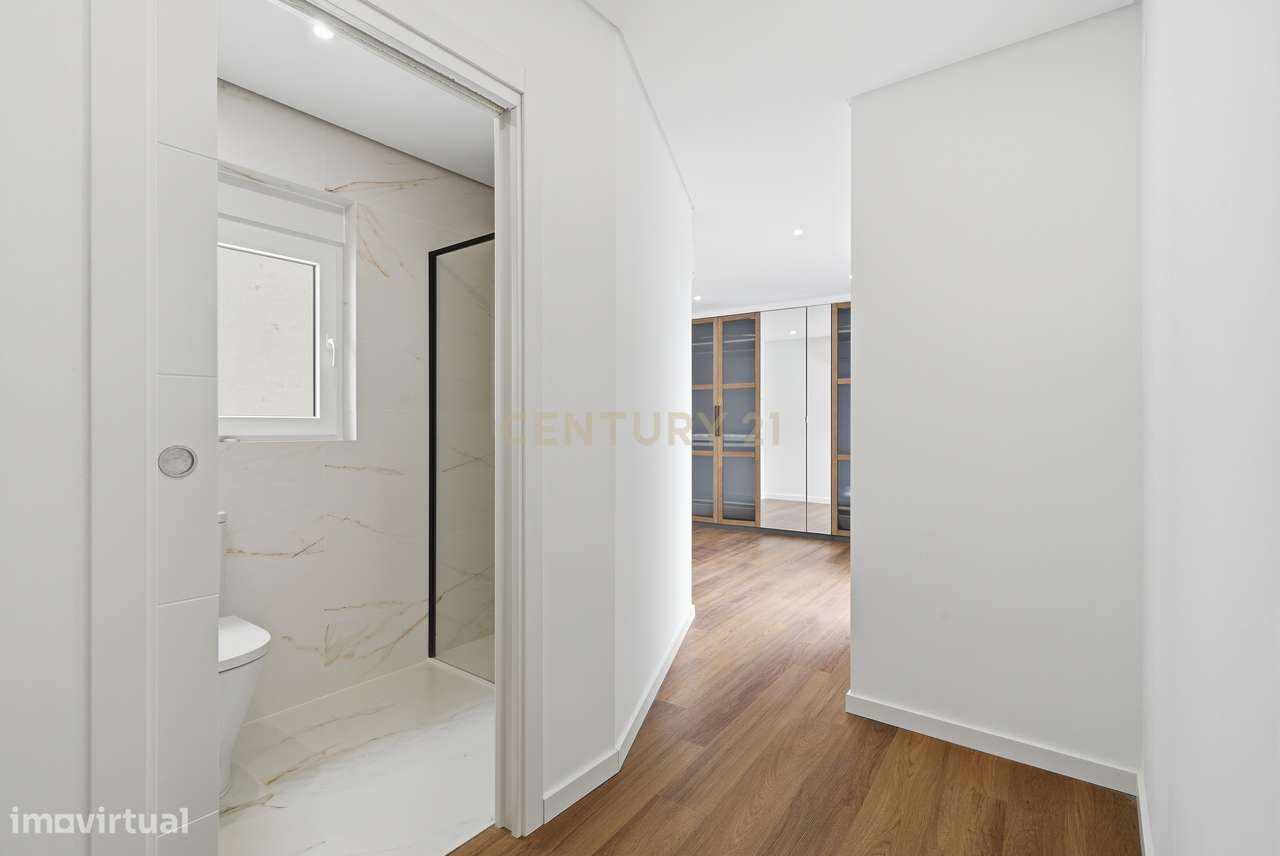 Moradia Renovada com Jardim, no Sarge-15