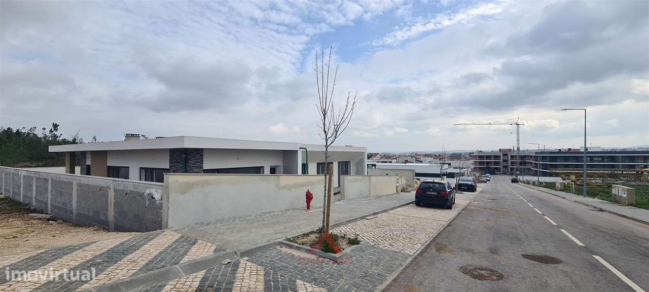 Moradia Rés-do-Chão T4 - Parceiros - Grande imagem: 5/12