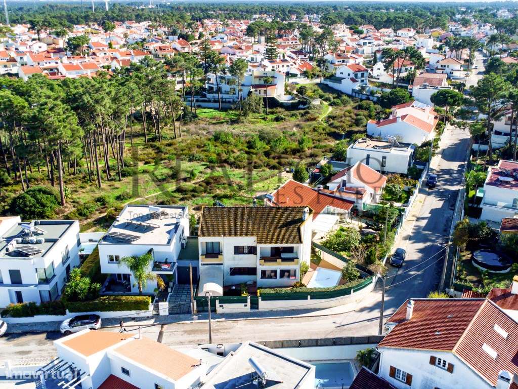 Moradia T5 com piscina e jardim na Aroeira - Grande imagem: 2/29