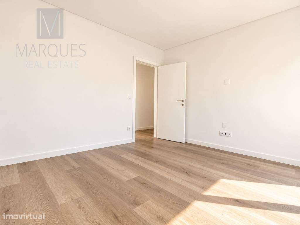 Moradia V4 com Garagem, Logradouro e Jardim em Vale de Milhaços - C...-11