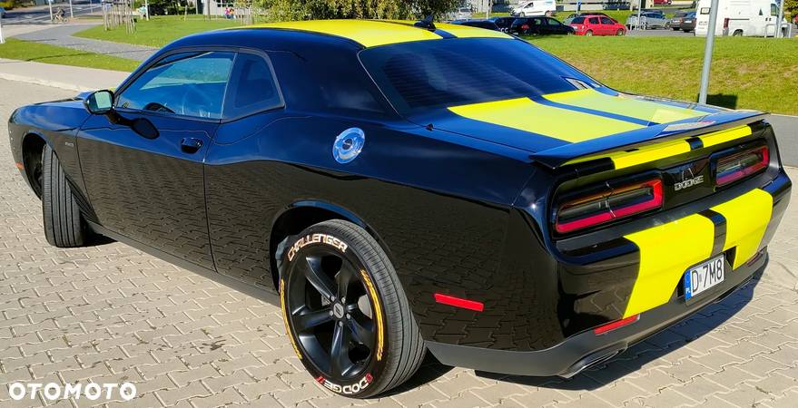 Dodge Challenger 5.7 R/T - 25