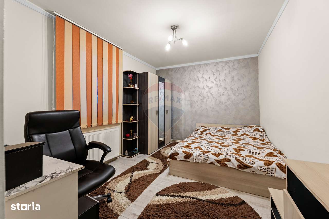 Casă spațioasă cu 4 camere și spațiu comercial în Bujac-3