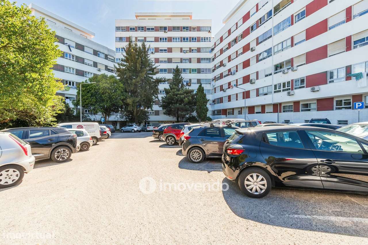 Apartamento T2, com áreas amplas e varanda, na Póvoa de Santa Iria-42