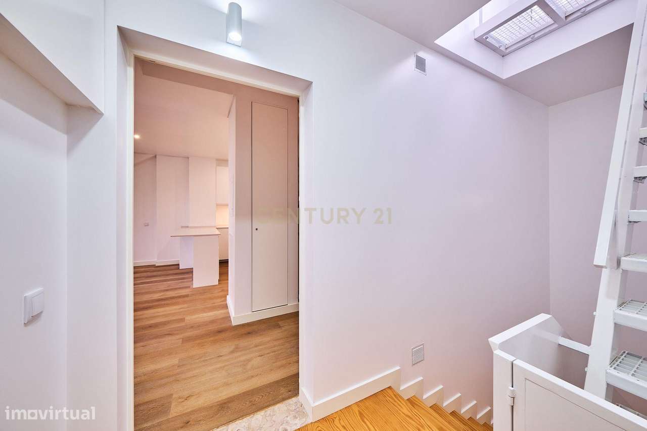 Apartamento T1+1 Duplex de Prestígio Totalmente Renovado na Avenida Lu - Grande imagem: 4/18