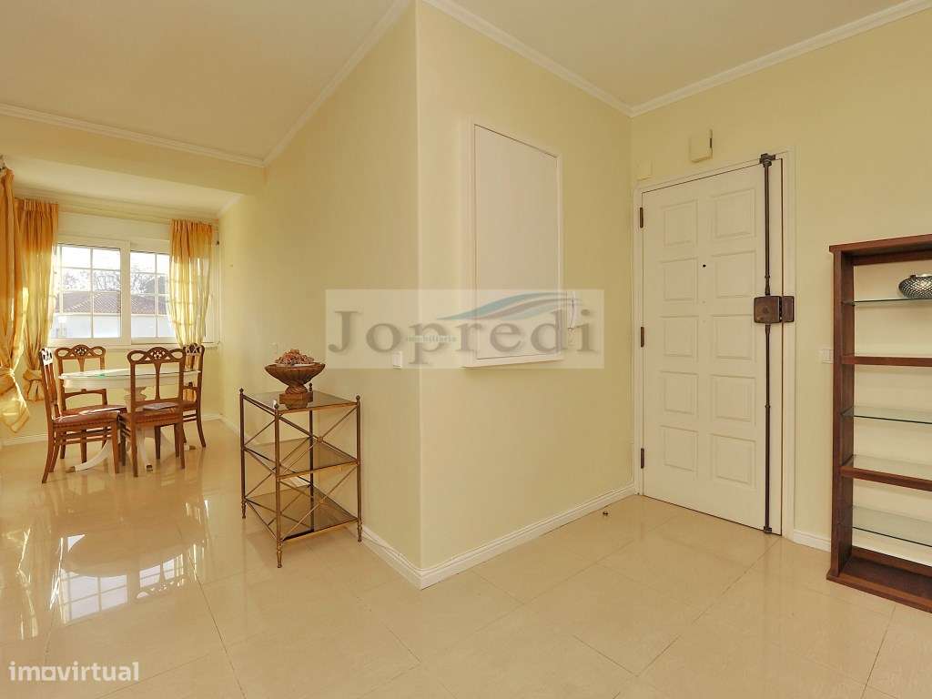 Apartamento T2 remodelado no centro de Carcavelos a escassos minuto... - Grande imagem: 4/22