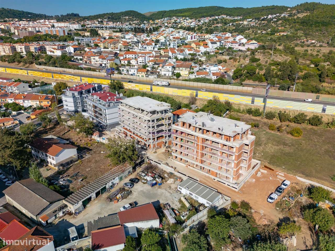 T4 com Piscina em Alverca-9