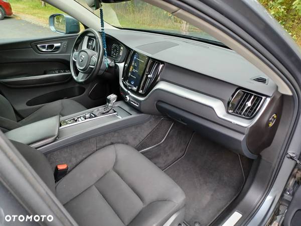 Volvo XC 60 T4 Momentum - 21