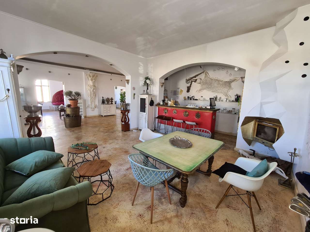 Vila cu piscina - teren generos și potențial multifuncțional-7