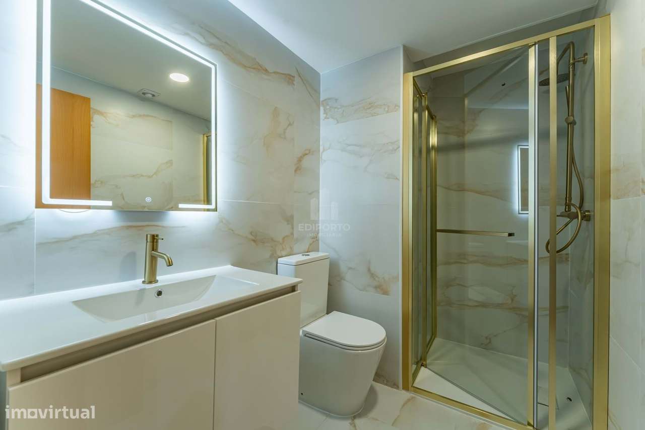 T3 Renovado | 2 Frentes | Varanda | Garagem e Arrumos – Porto junto à-8