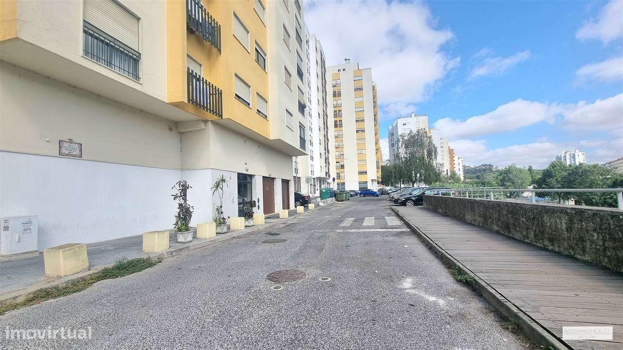 T2 espaçoso, pronto a habitar, com vistas desafogadas na Quinta da Bar-17