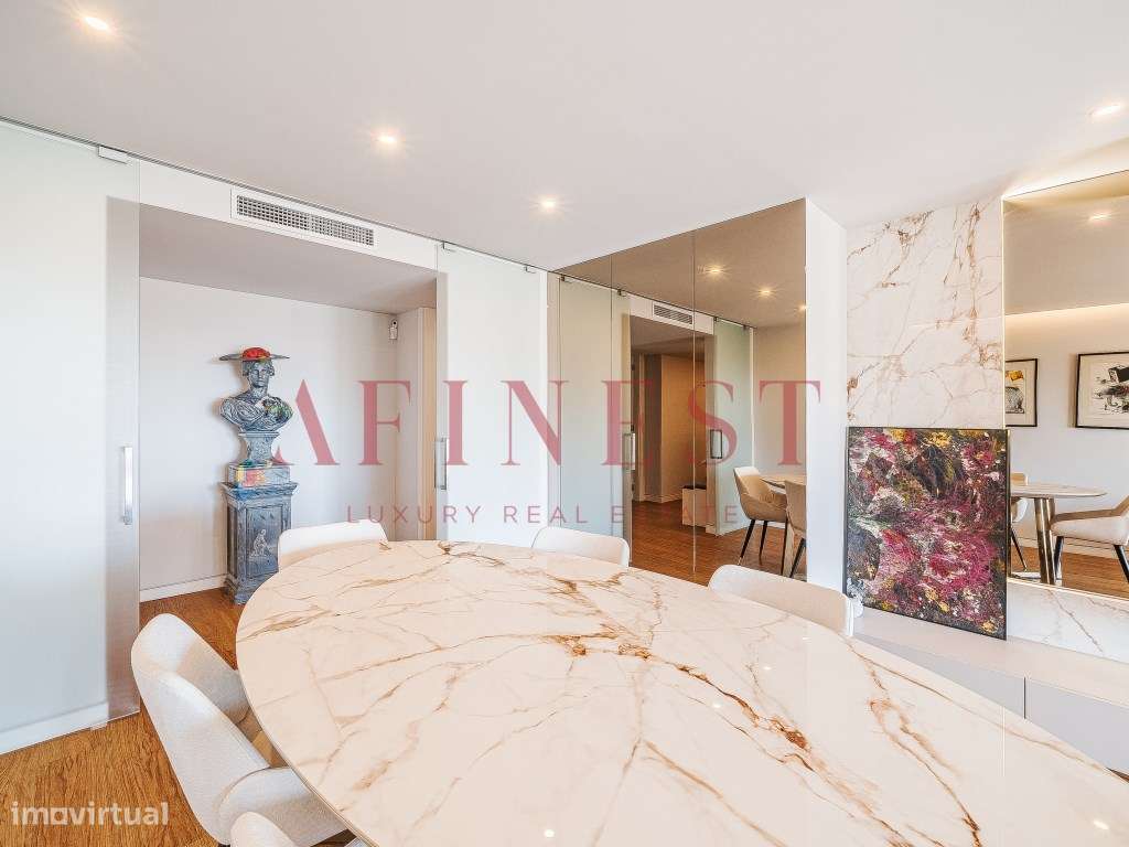 T4 DE LUXO NAS MARIANAS (PAREDE, 2023) | 4 SUITES | BOX 3 CARROS | ... - Grande imagem: 4/53