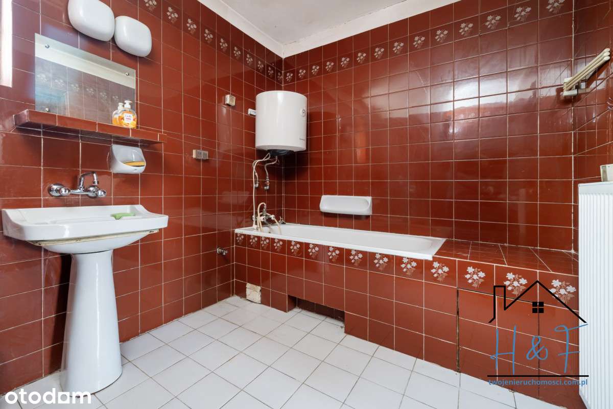 Dom z potencjałem, kawalerką i 2 garażami-13