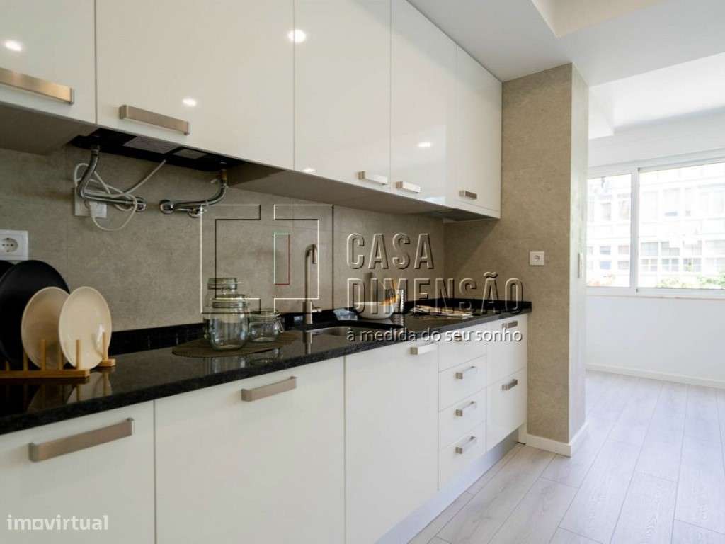 Apartamento T3 em Benfica, com Varandas, Totalmente Mobilado e Pron...-17