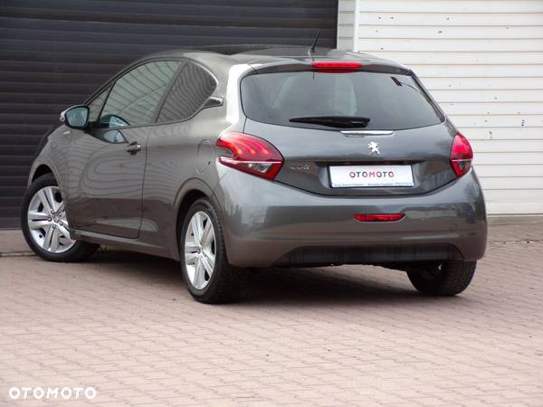 Peugeot 208 - 14