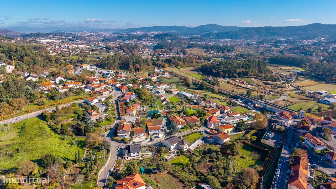 Moradia Individual T4 com Piscina em Ruílhe, Braga - Grande imagem: 4/52