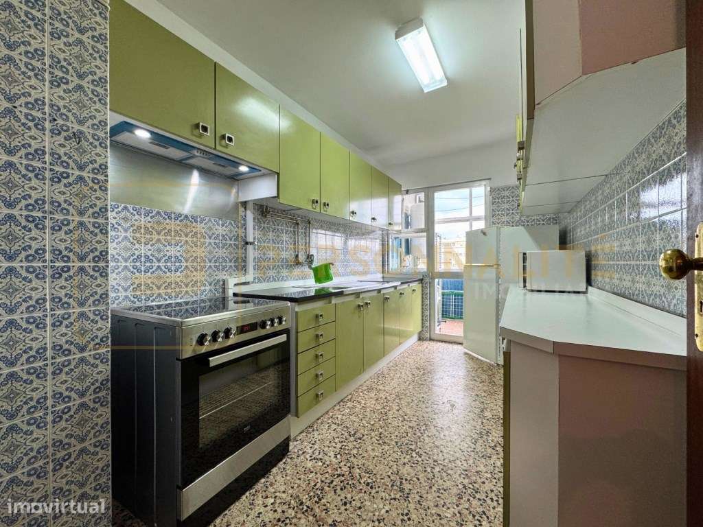 Apt. T3 mobilado e c/ estacionamento - Grande imagem: 4/18