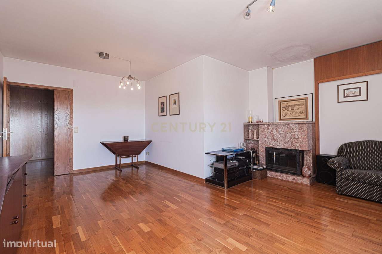 O Refúgio Perfeito em Telheiras – Luz, Conforto e Vista Desafogada-14