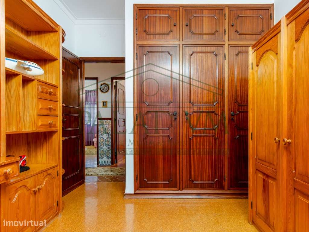 Moradia T5 centro da Charneca da Caparica-6