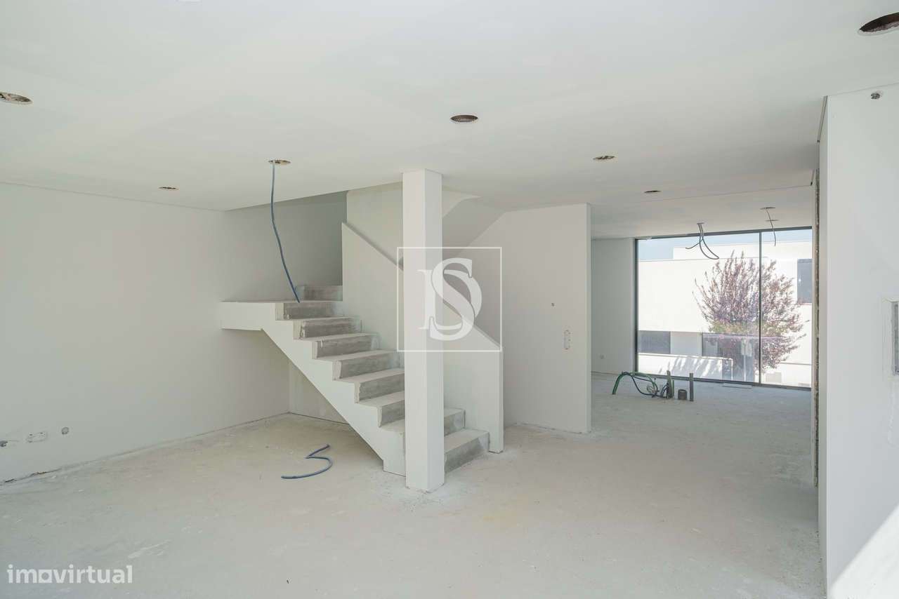 Moradia T3 de Gaveto, com Garagem e Vista Rio – Barcelinhos - Grande imagem: 2/28