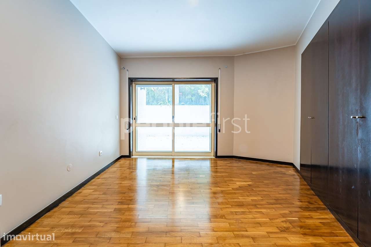 Apartamento T3 Remodelado com Terraço de 85m² – Rua de Murjães, Gon...-16