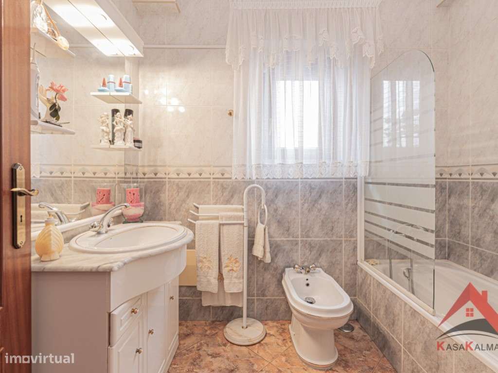 Moradia Isolada T4 com Aproveitamento de Sótão - Quinta do Conde-19