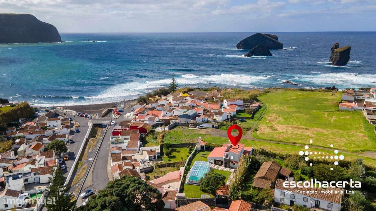 Villa de luxo com piscina coberta e vista para o mar-43