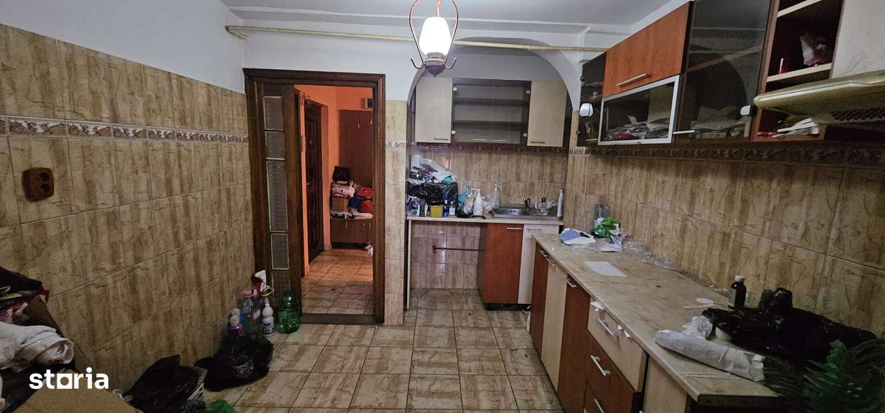 Apartament cu 3 camere decomandat zona Nicolina prima stație Podul ros-7