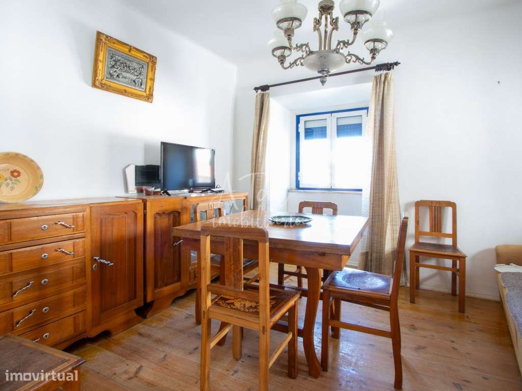 Moradia de traça antiga, composta por 2 pisos e 2 entradas independ... - Grande imagem: 3/41