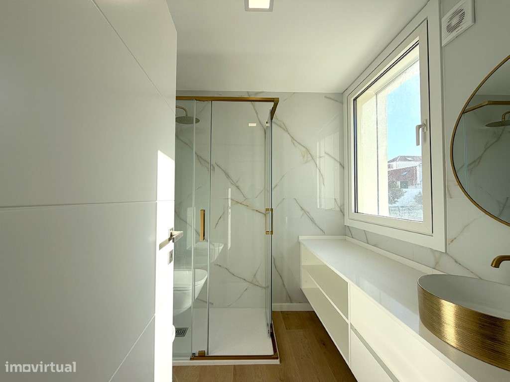 Moradia T3+2 a venda e a Estrear no Centro da Costa da Caparica .A ...-12