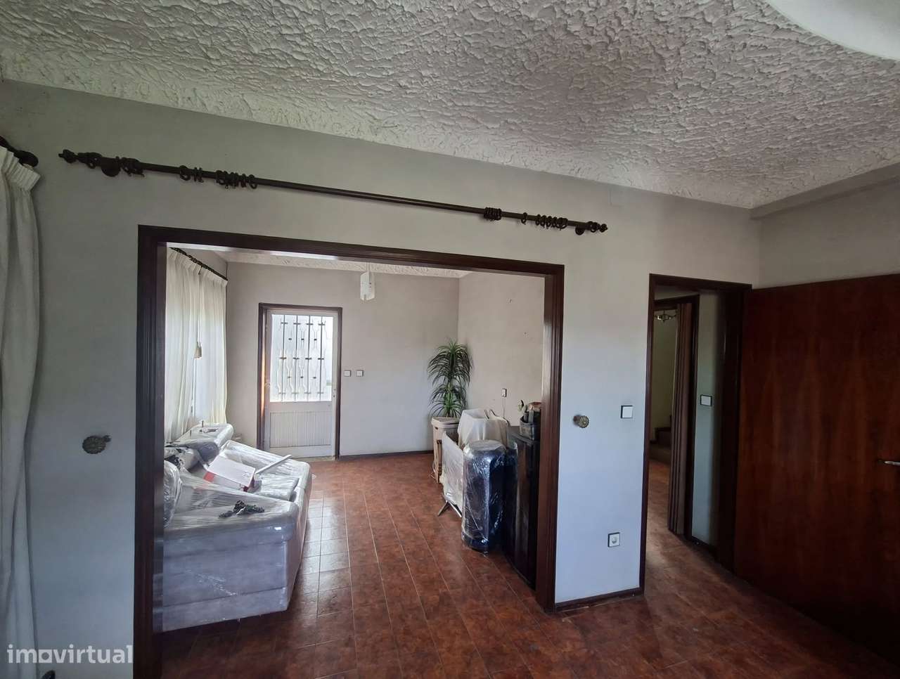 Moradia de 3 pisos com 1000m² de terreno, T3, 2 WC em Serafão, Fafe.-6