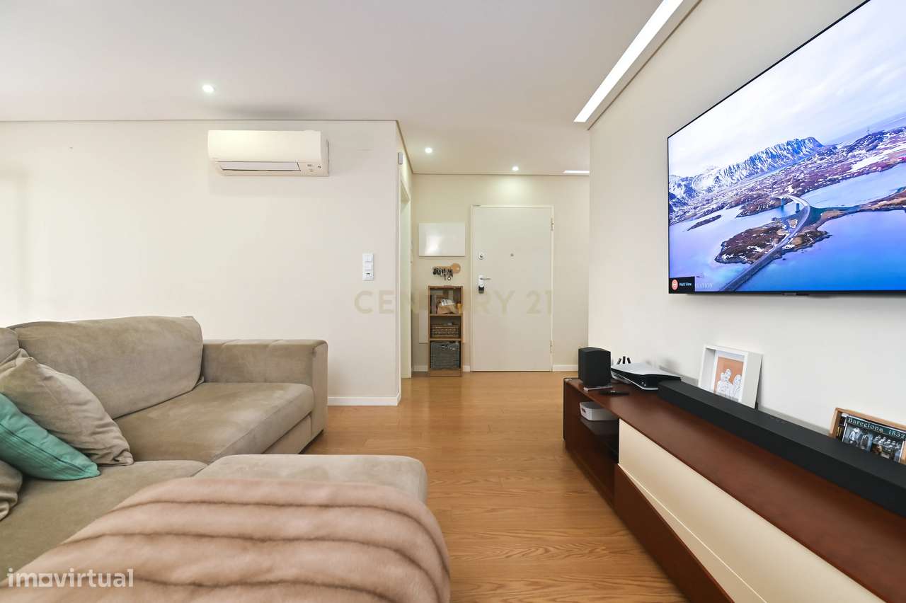 Elegante T2 com 2 Amplos Terraços e parqueamento  para Carro Elétrico - Grande imagem: 4/30