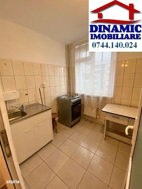 Apartament 2 camere, etaj 3, central, 300 euro/lunar - Imagine principală: 4/18