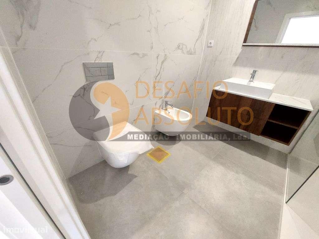 Apartamento T2 c/ varanda. Quinta do Conde - Pinhal do General-21